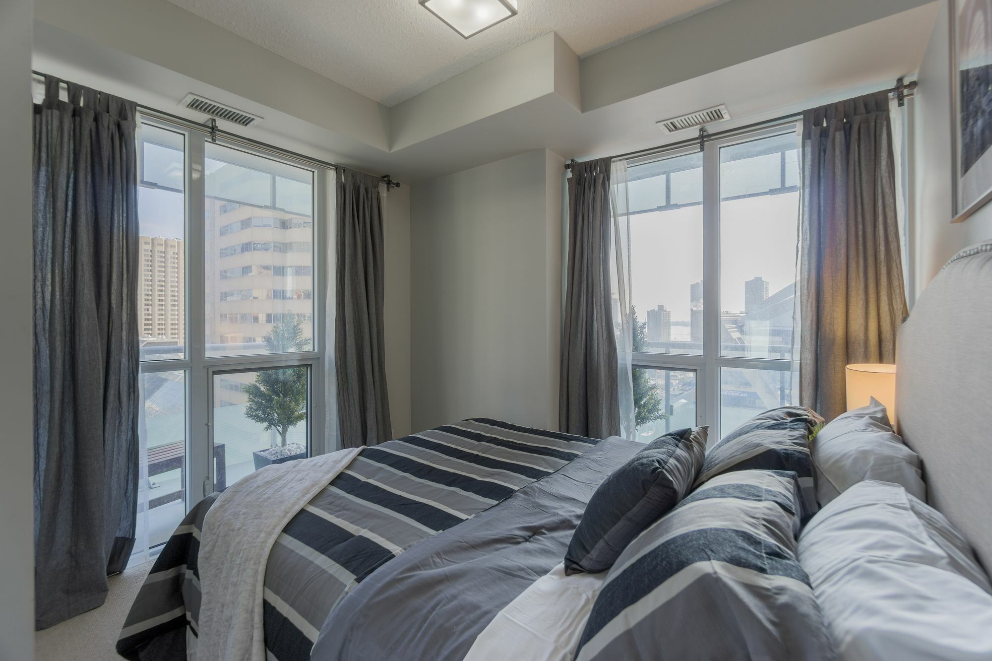 Diamond Suite Торонто Экстерьер фото